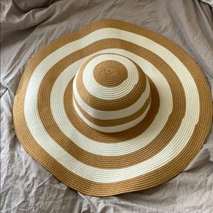 Sunhat white & tan stripes